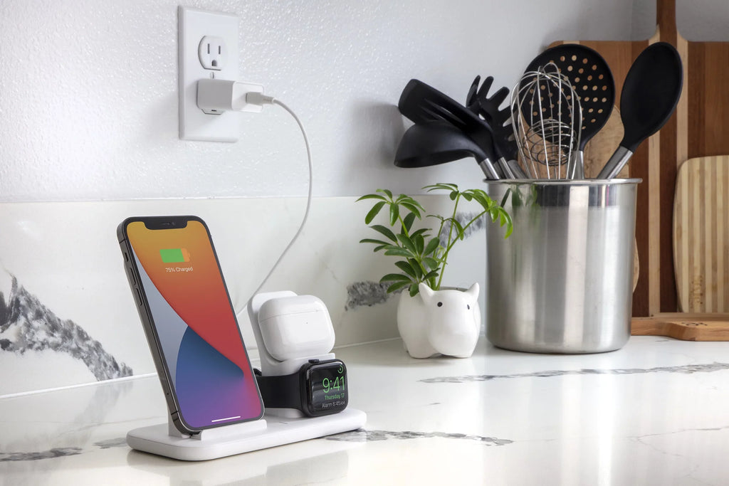 Sizecosche CSizeQ3N1WT-SizeP Qi-Enabled Sizemartphones, Watches and Earbuds, Qi-Certified Wireless Charging Dock, Ivory