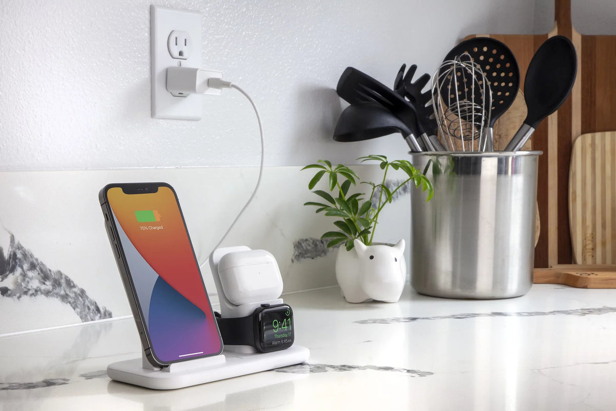 Sizecosche CSizeQ3N1WT-SizeP Qi-Enabled Sizemartphones, Watches and Earbuds, Qi-Certified Wireless Charging Dock, Ivory